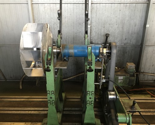 Equilibrage dynamique d'une turbine de ventilation et poulie montées sur leur arbre