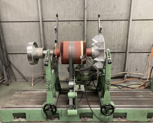 Equilibrage dynamique d'un rotor avec accouplement et hélice de refroidissement